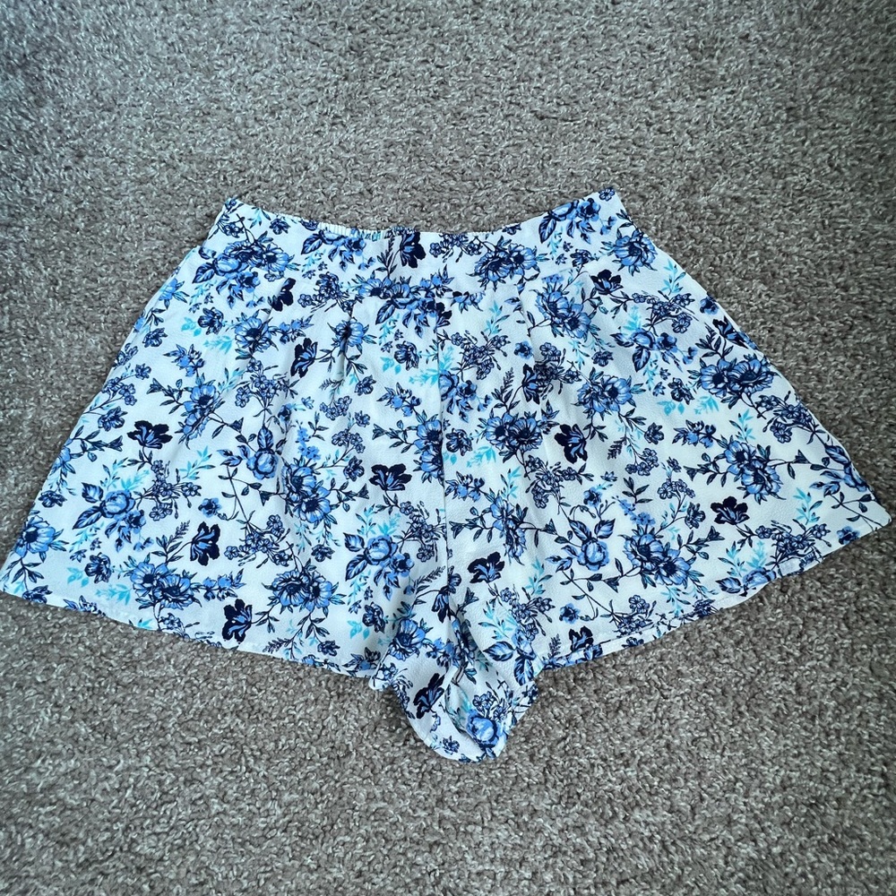 Blue floral flowy shorts